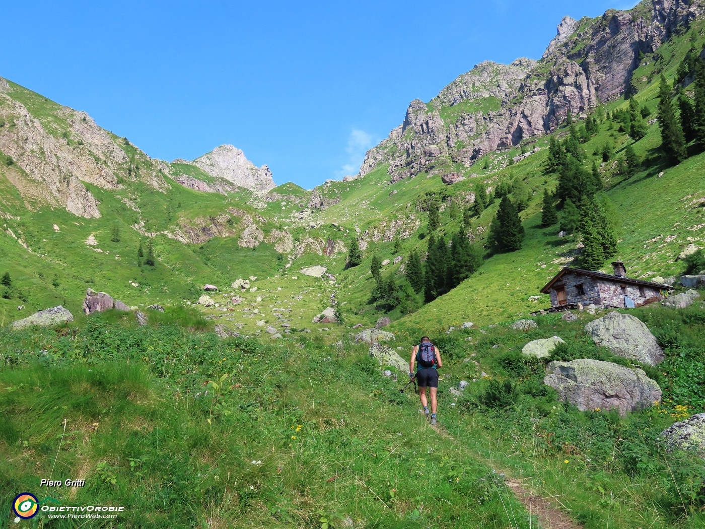 13 E siamo alla Baita Ciarelli (1610 m).JPG